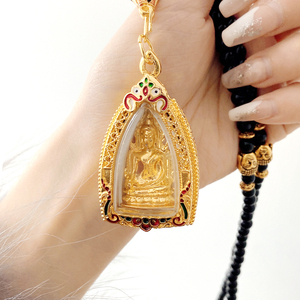 泰国佛牌入门 解读阿赞苏斌、龙婆盖纽扣与掩面佛